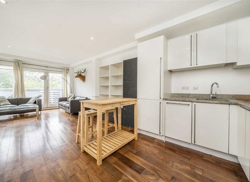 Flat Hackney Road in Greater London