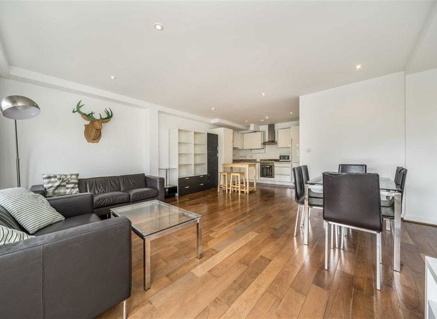 Flat Hackney Road in Greater London