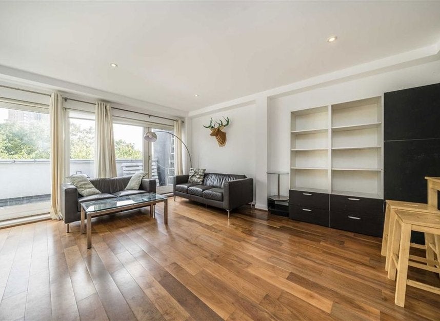 Flat Hackney Road in Greater London