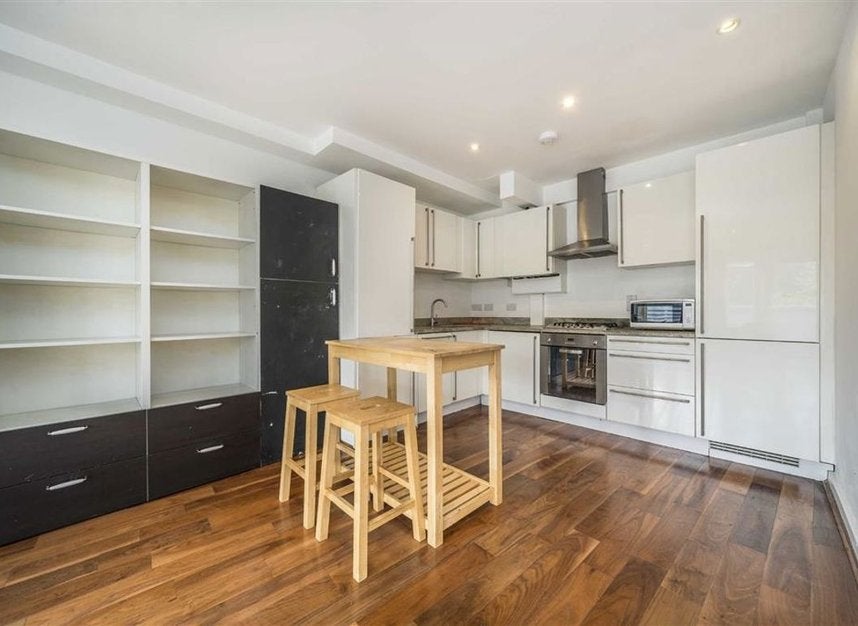 Flat Hackney Road in Greater London