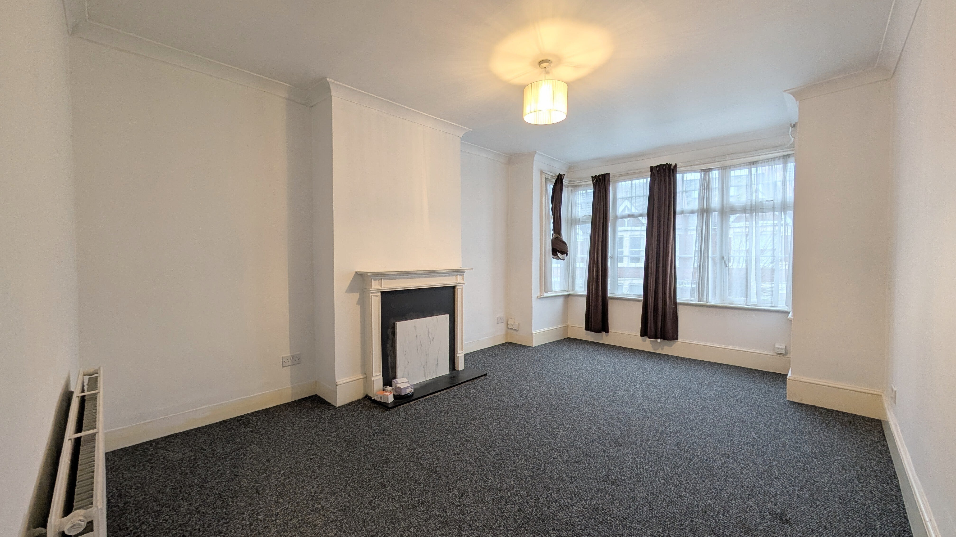 Flat Vaughan Road in Greater London