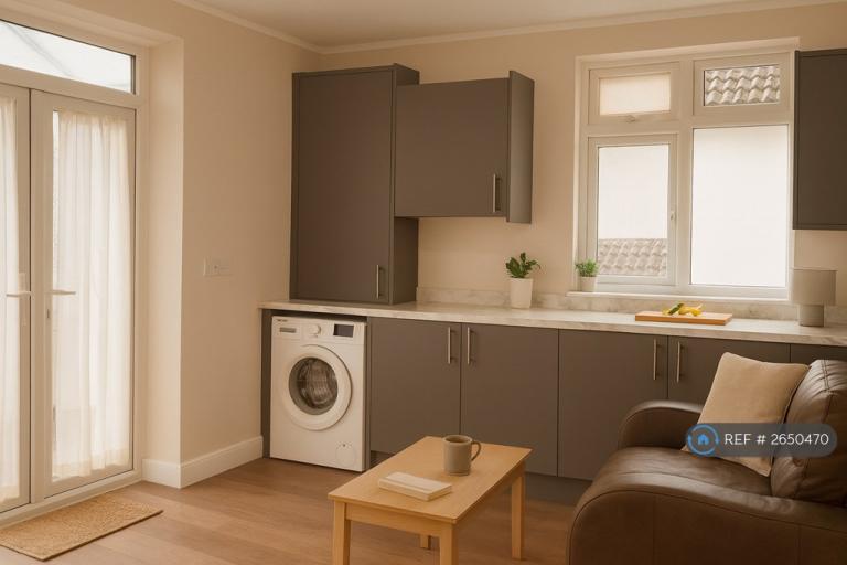 Room Carlton Avenue in Gillingham
