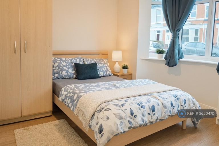 Room Carlton Avenue in Gillingham