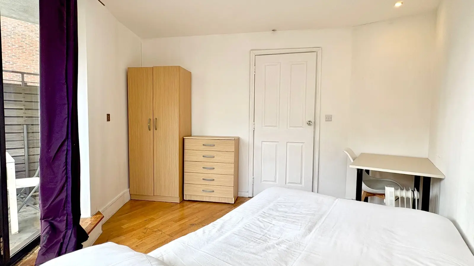Flat Tivoli Way in Greater London
