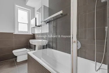 Flat Ferncroft Avenue in Greater London