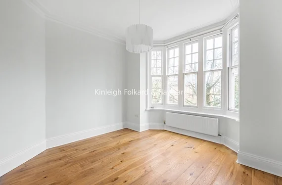 Flat Ferncroft Avenue in Greater London