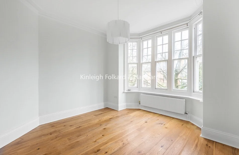 Flat Ferncroft Avenue in Greater London