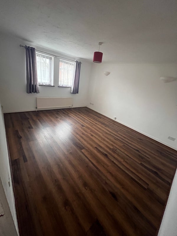 Flat Yew Tree Road in Slough