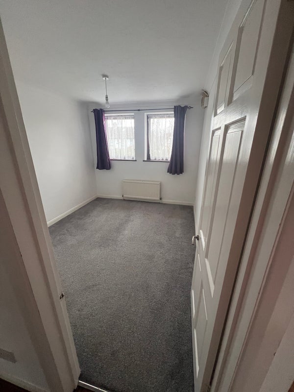 Flat Yew Tree Road in Slough