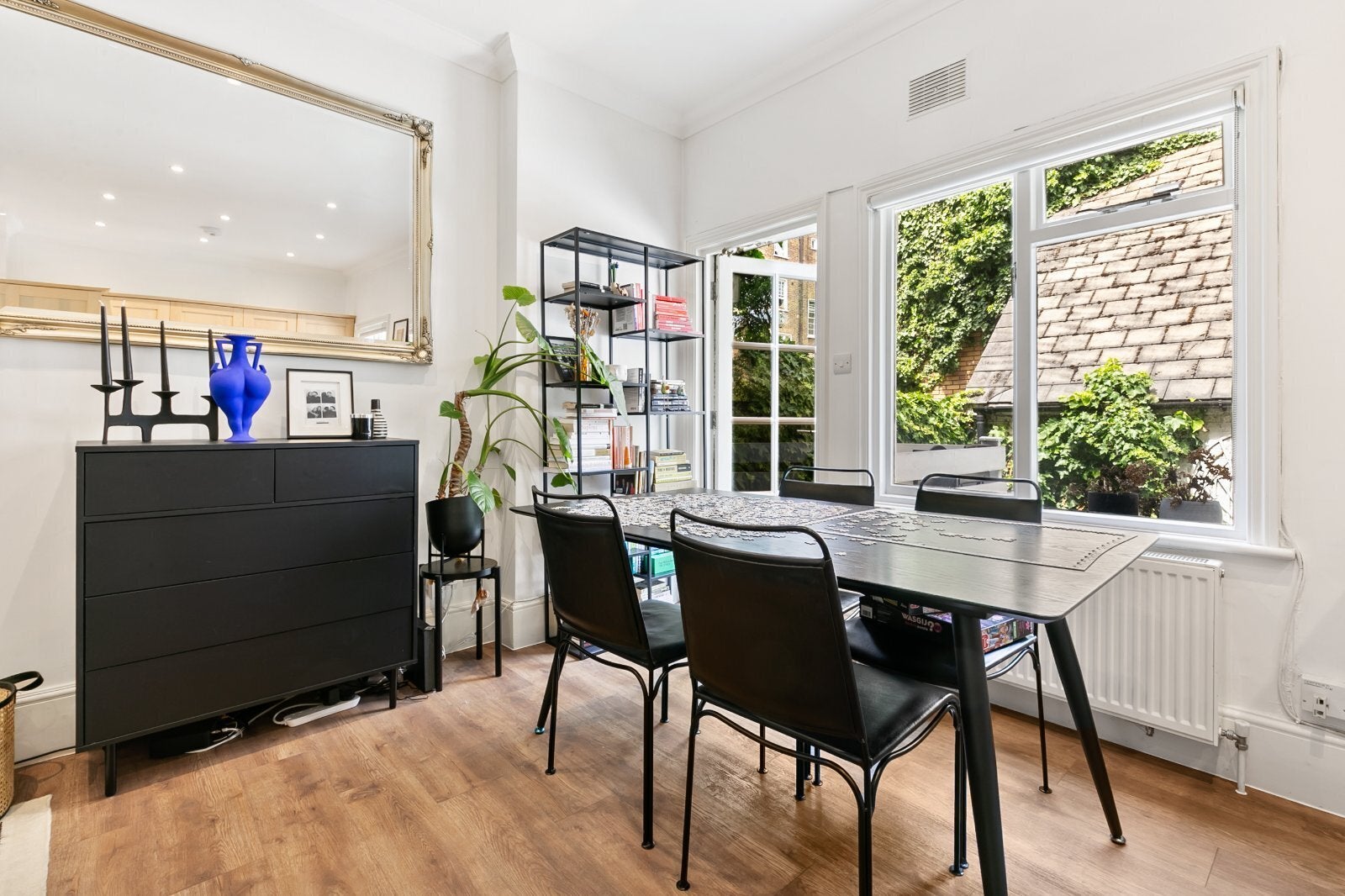 Flat Almeida Street in Greater London