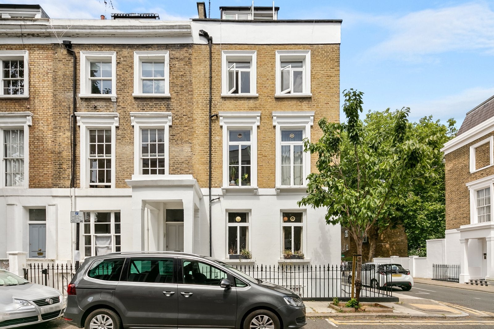 Flat Almeida Street in Greater London