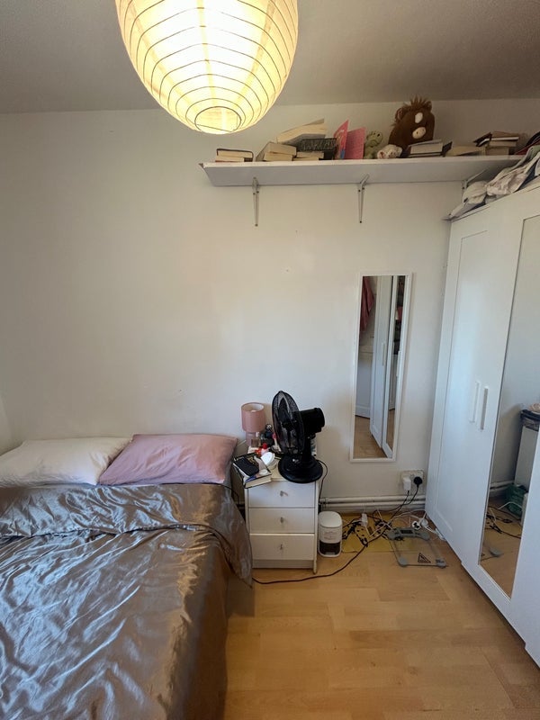 Room Lindley Street in Greater London