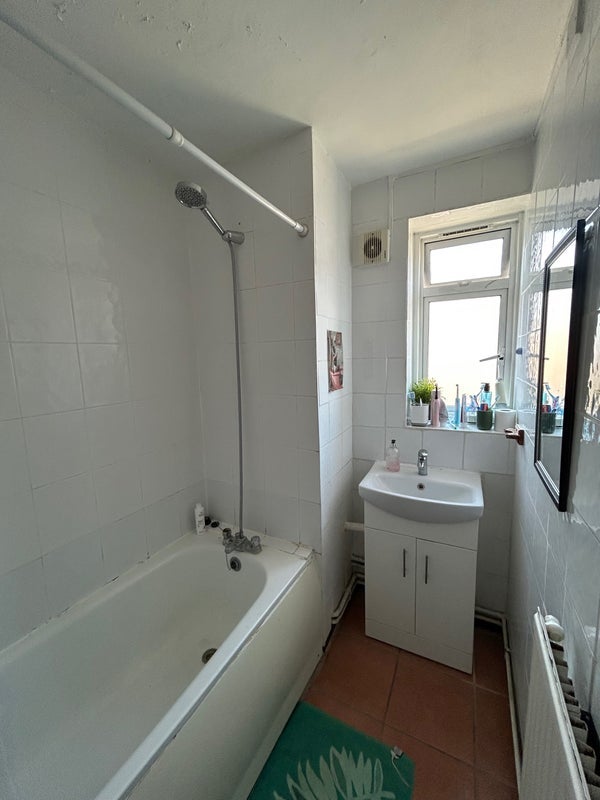 Room Lindley Street in Greater London