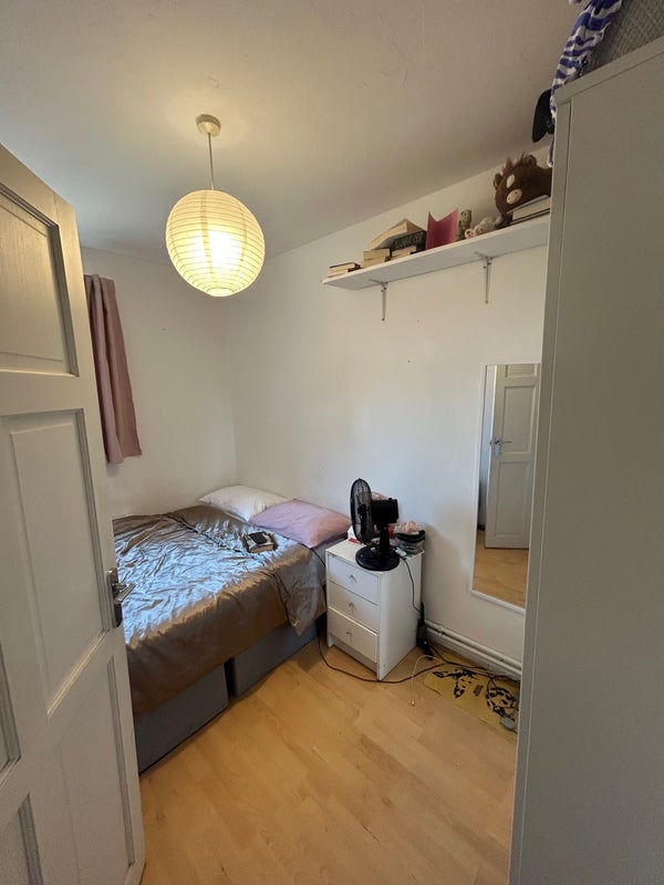 Room Lindley Street in Greater London