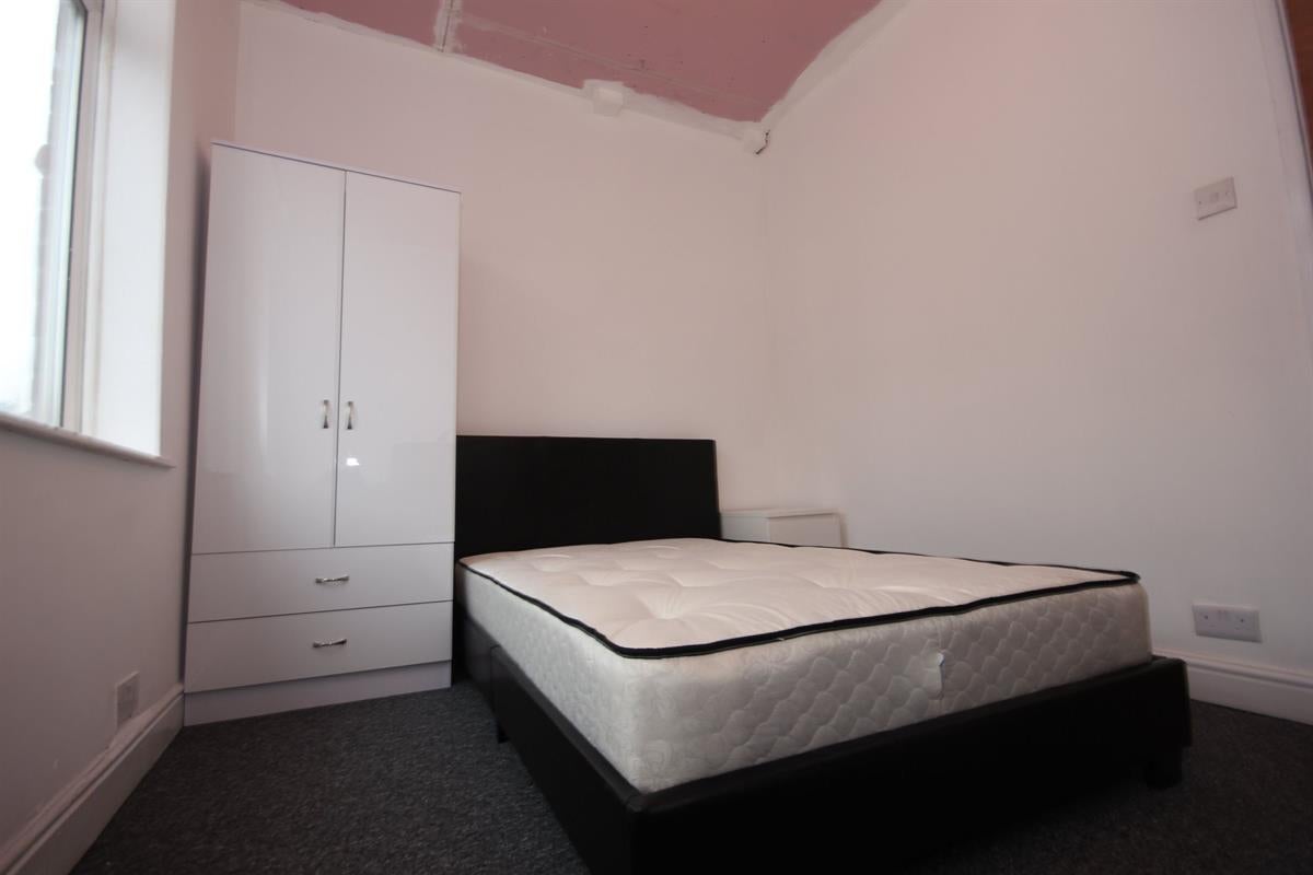 Room Ukraine Road in Salford