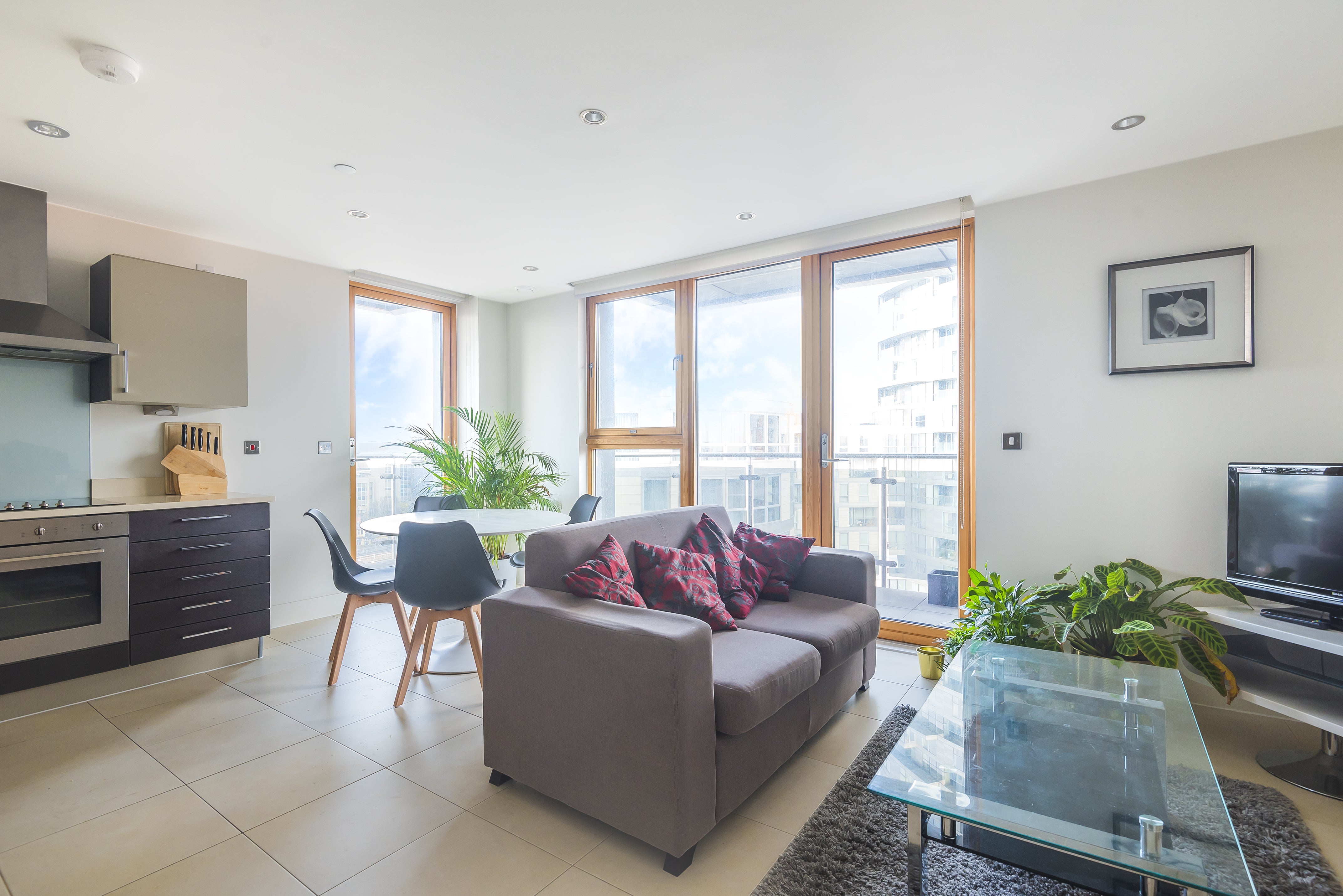 Flat Blackwall Way in Greater London