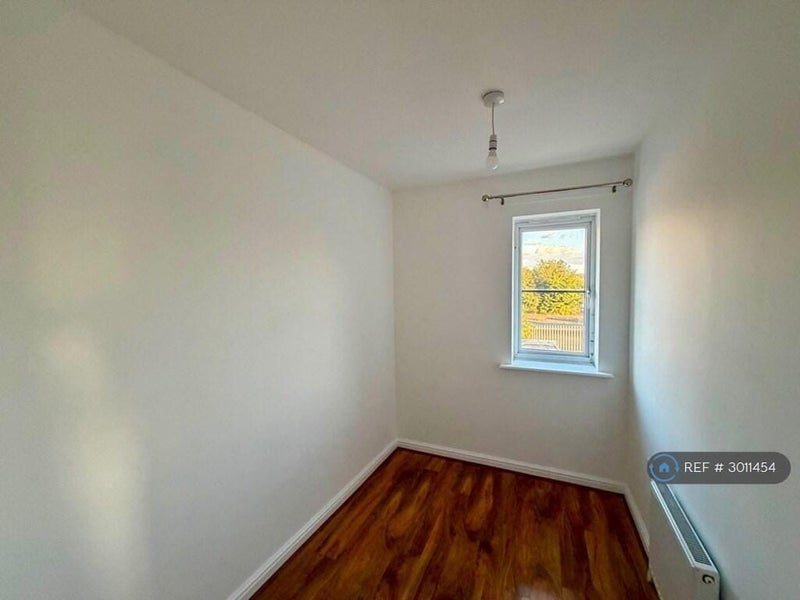 Room Marathon Way in Greater London