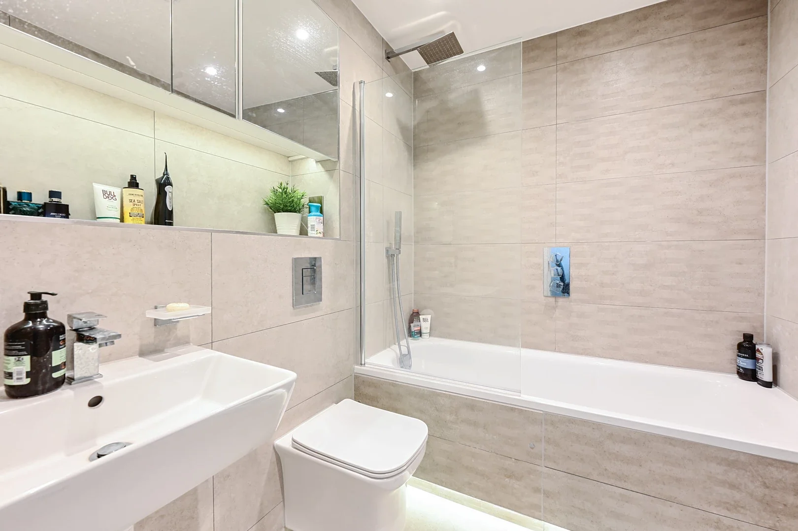Flat Farnborough Road in Rushmoor