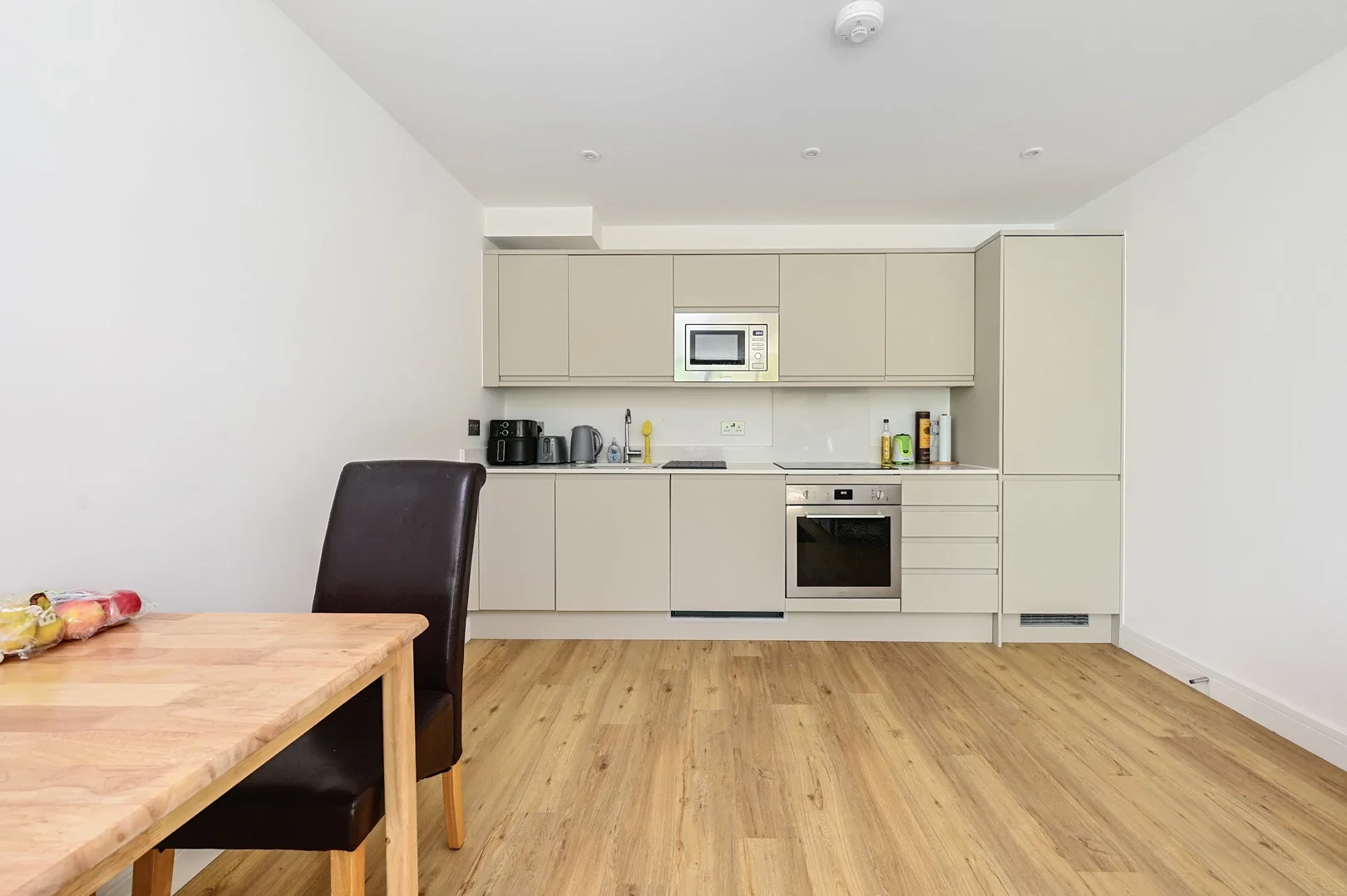Flat Farnborough Road in Rushmoor