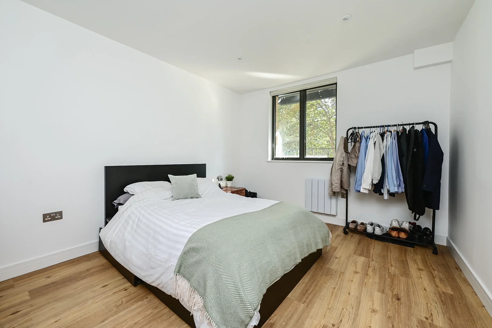 Flat Farnborough Road in Rushmoor