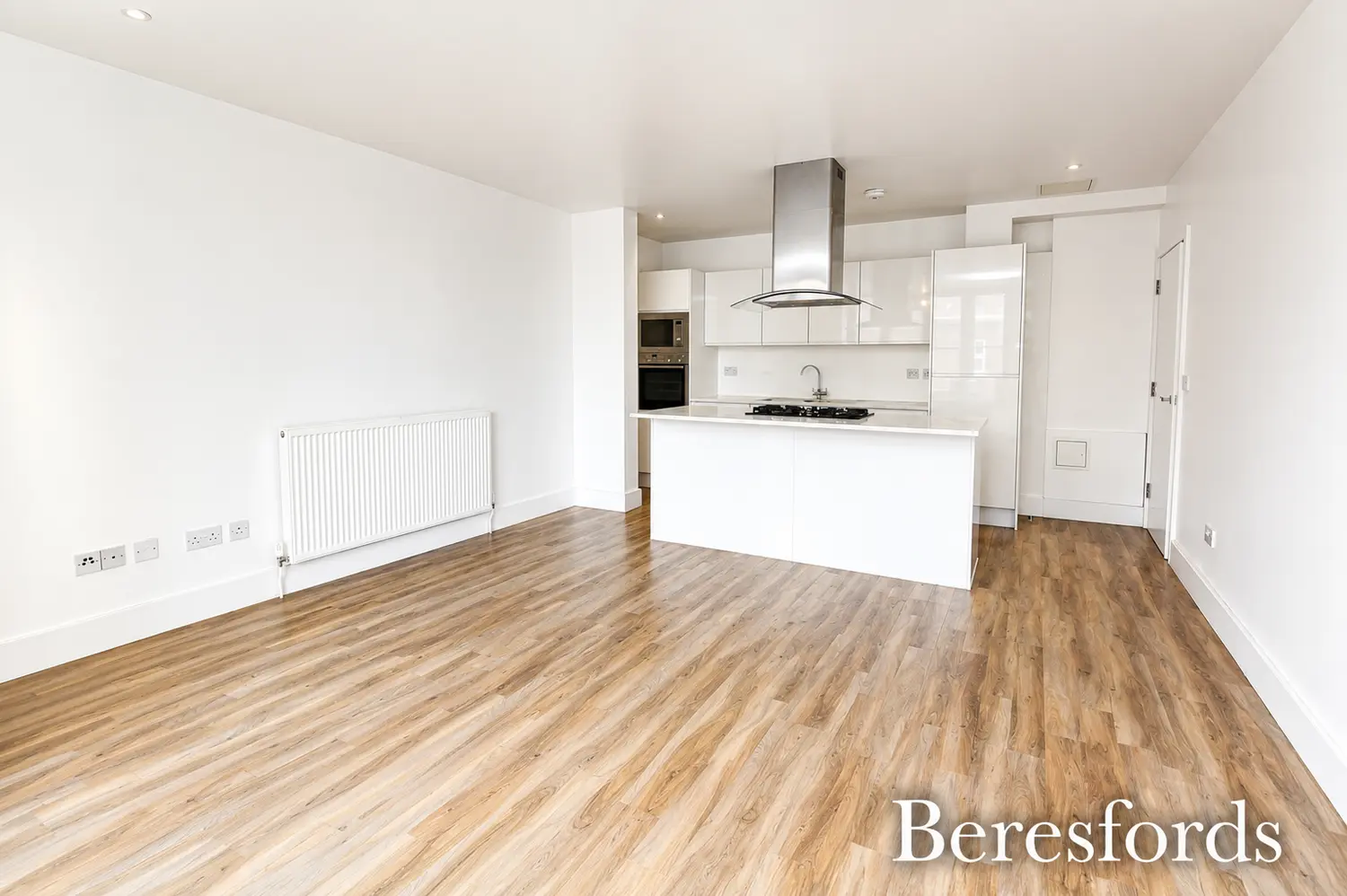Flat Mavis Grove in Greater London