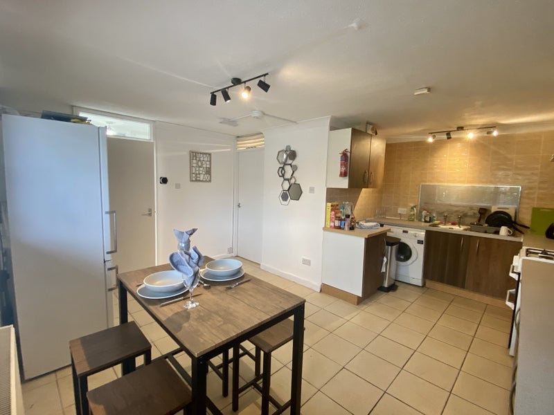 Room Campion Close in Coventry