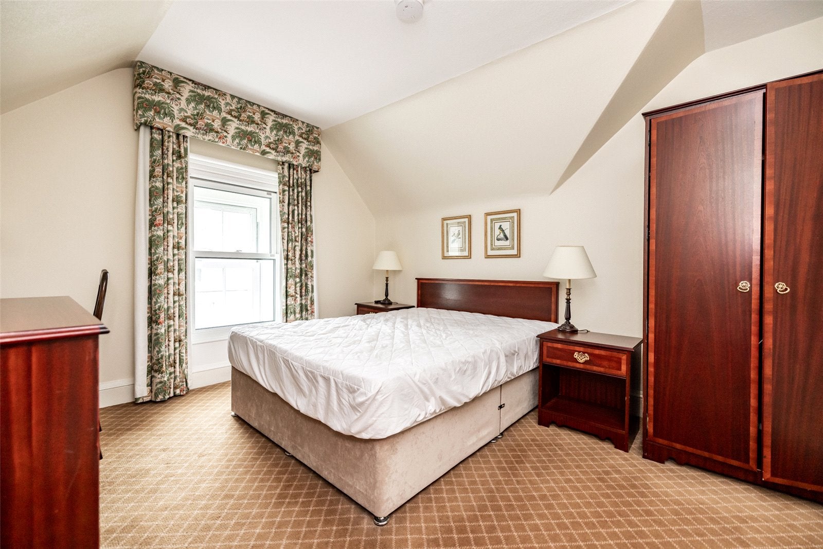 Flat Esslemont Avenue in Aberdeen City