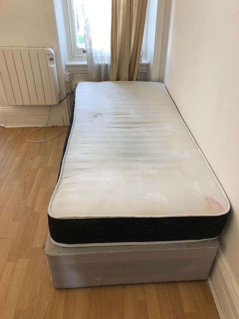 Room Callcott Road in Greater London