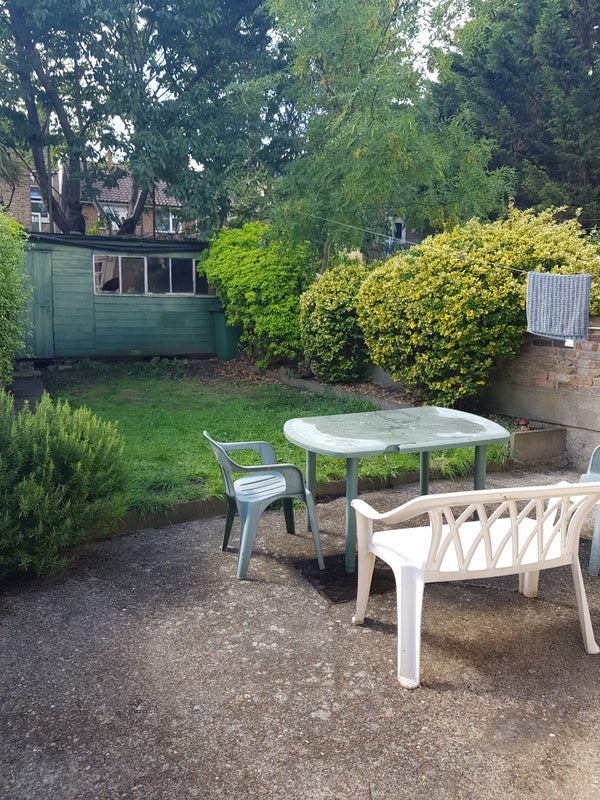 House Braxfield Road in Greater London