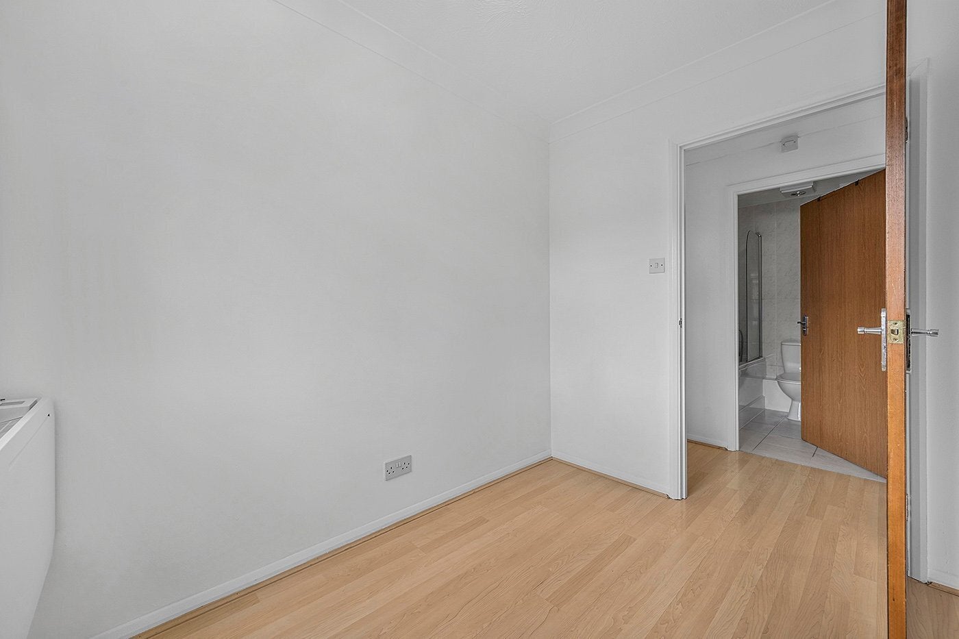 Flat Chaucer Drive in Greater London