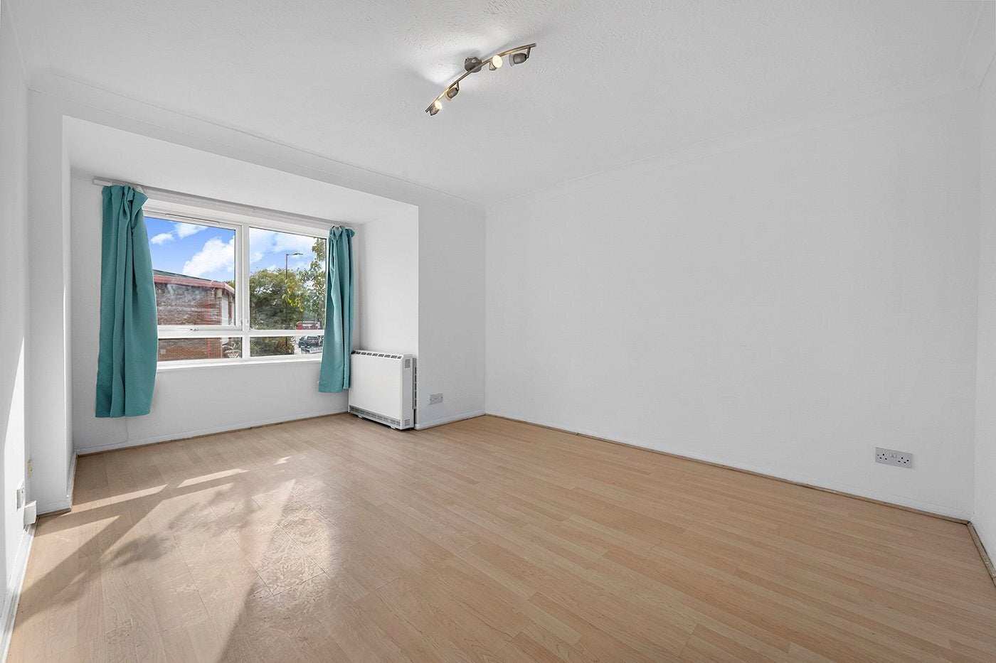 Flat Chaucer Drive in Greater London