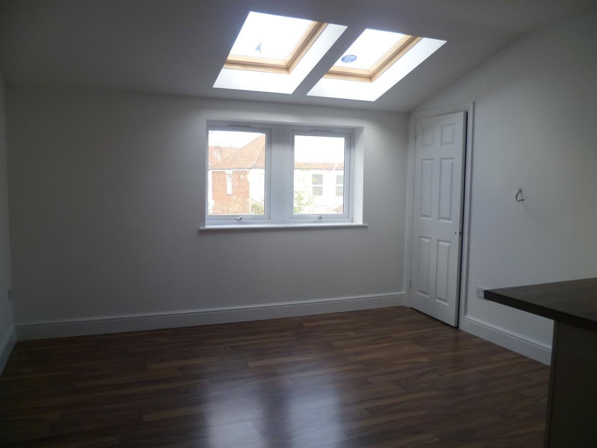 Flat Tortworth Road in Bristol