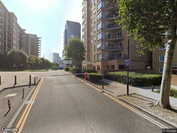 Flat Newport Avenue in Greater London