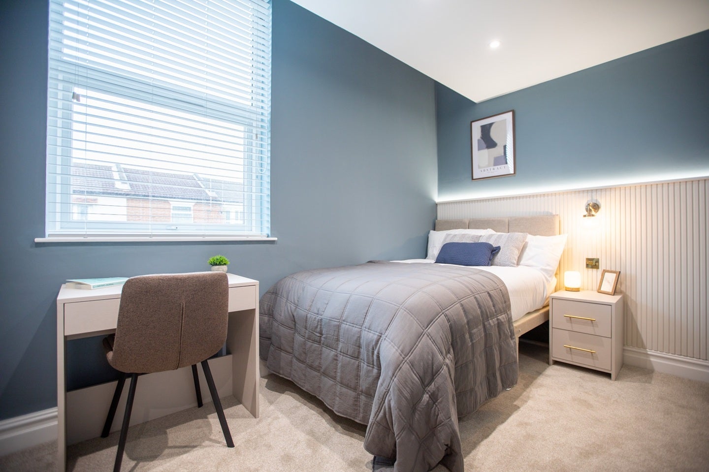 Room Chichester Road in Portsmouth