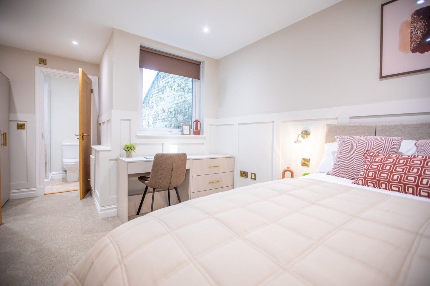 Room Chichester Road in Portsmouth