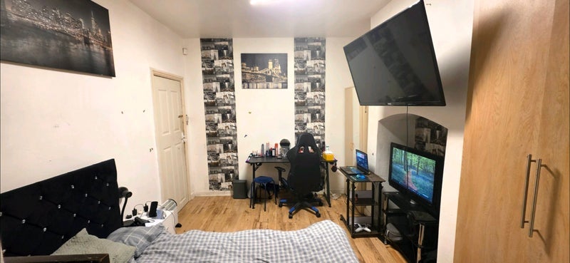 Room Deyne Avenue in Manchester
