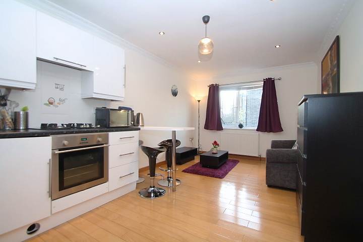 Flat Batten Street in Greater London