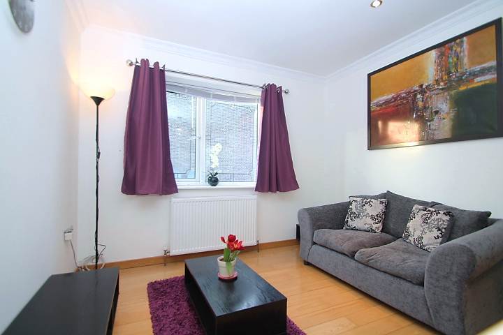 Flat Batten Street in Greater London