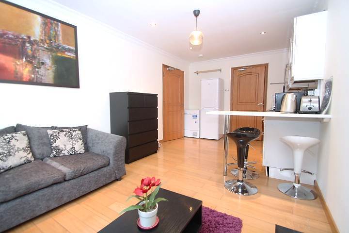 Flat Batten Street in Greater London