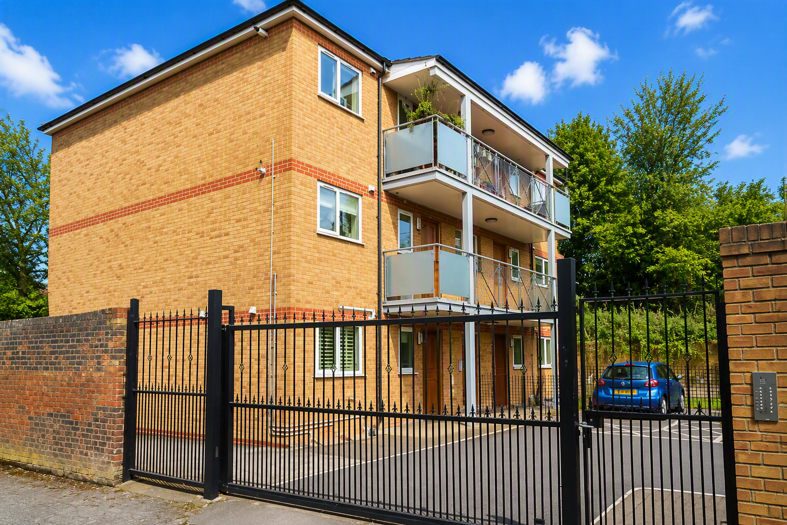 Flat Batten Street in Greater London