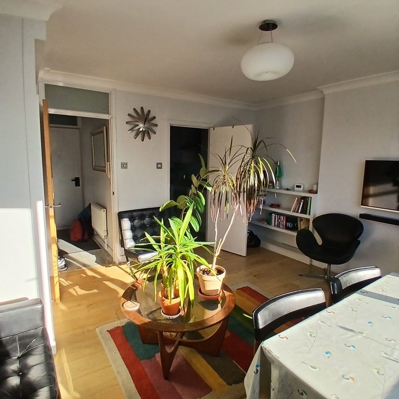 Flat Canonbury Crescent in Greater London