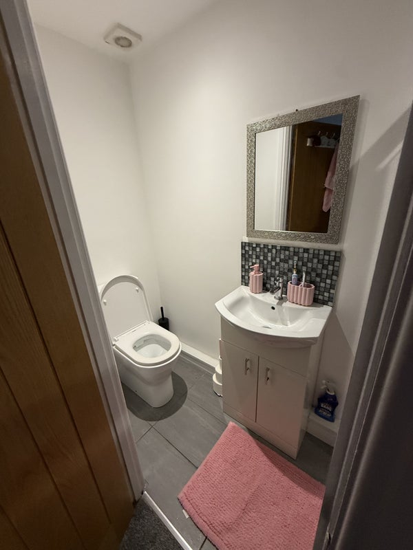 Room Camberley Road in North Tyneside
