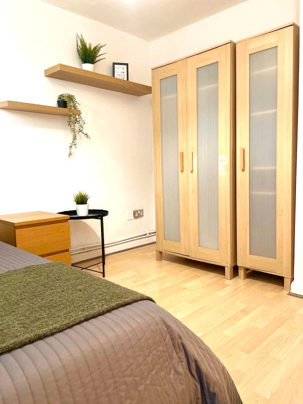 Room Clarence Lane in Greater London