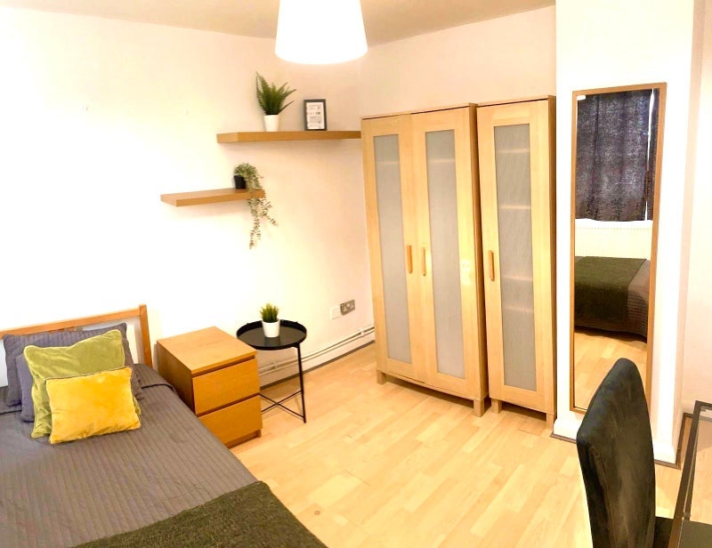 Room Clarence Lane in Greater London
