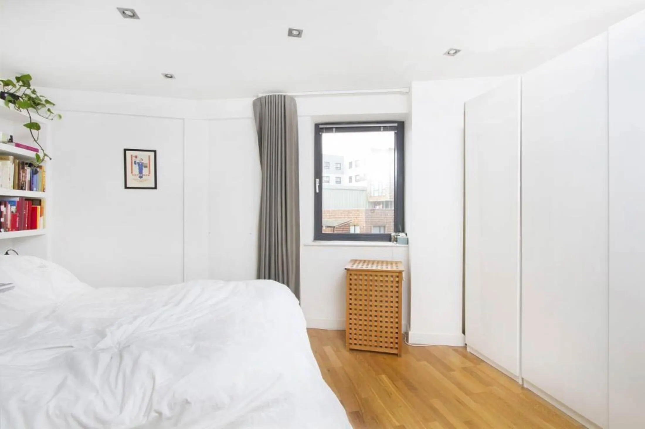 Flat Redmans Road in Greater London