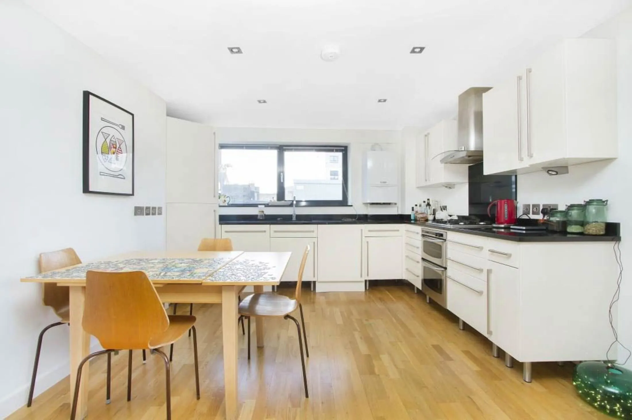 Flat Redmans Road in Greater London