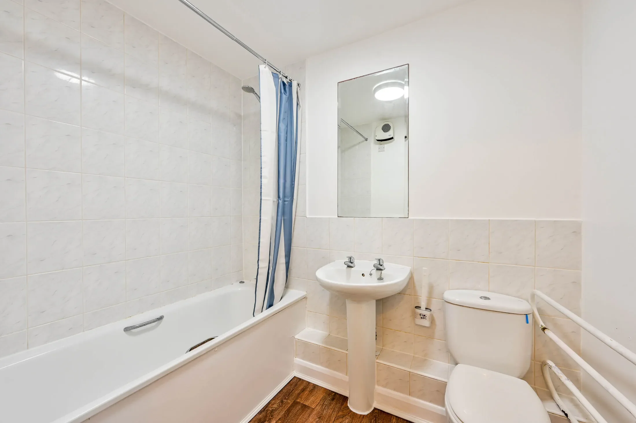 Flat Heathside Crescent in Woking