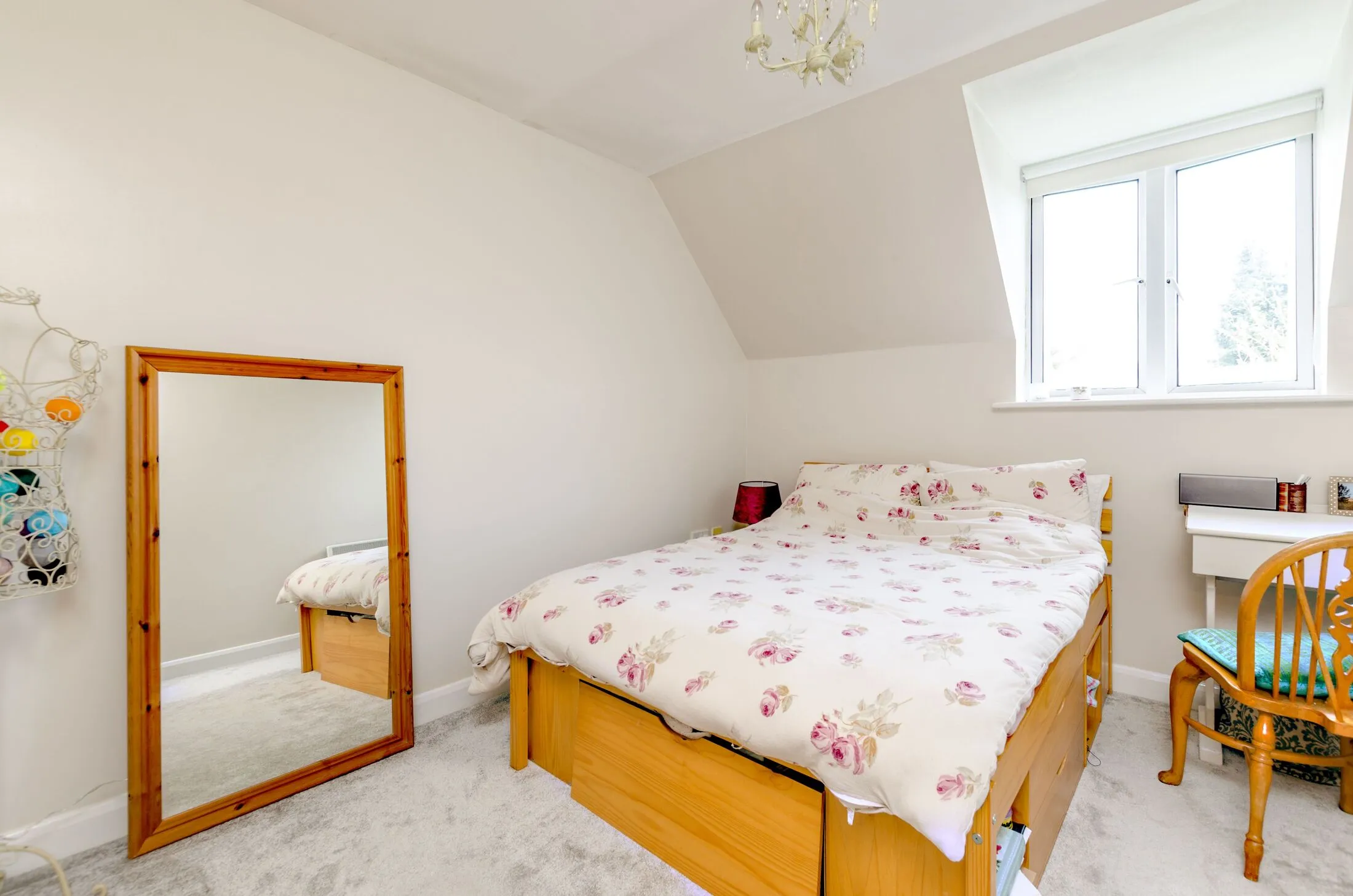 Flat Heathside Crescent in Woking