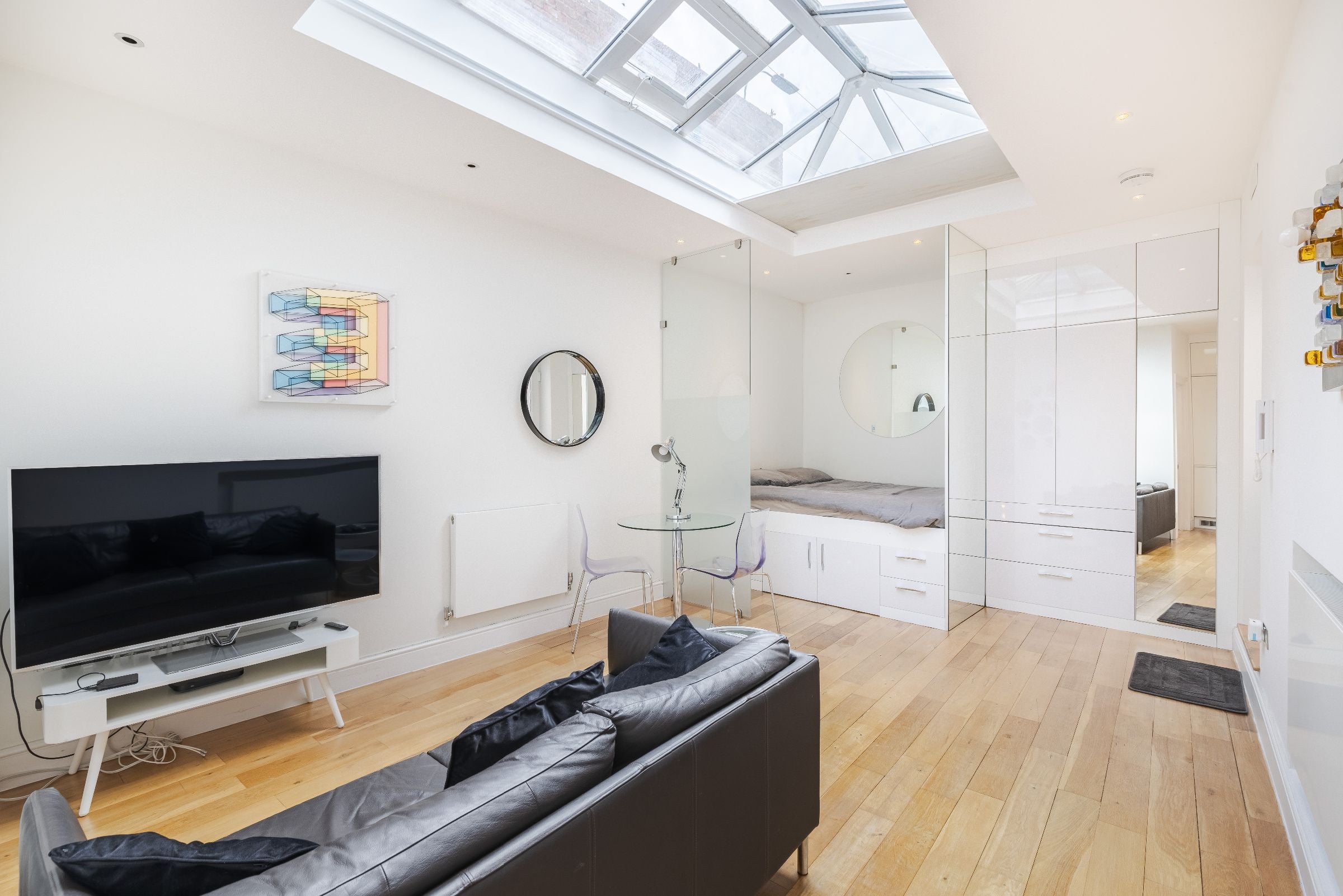Flat Ongar Road in Greater London