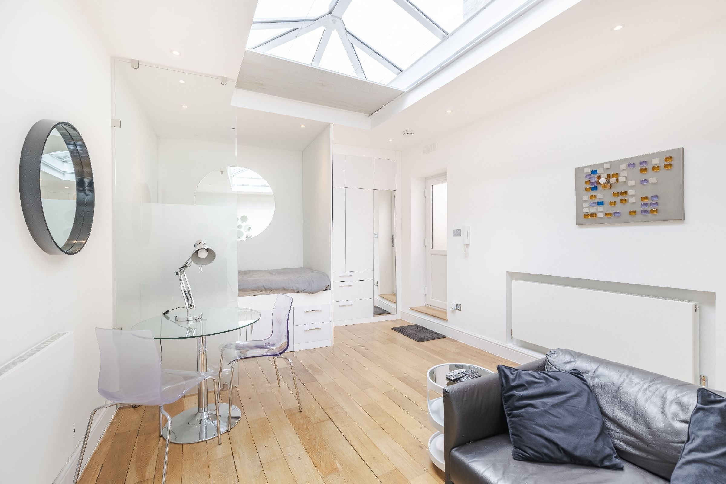 Flat Ongar Road in Greater London